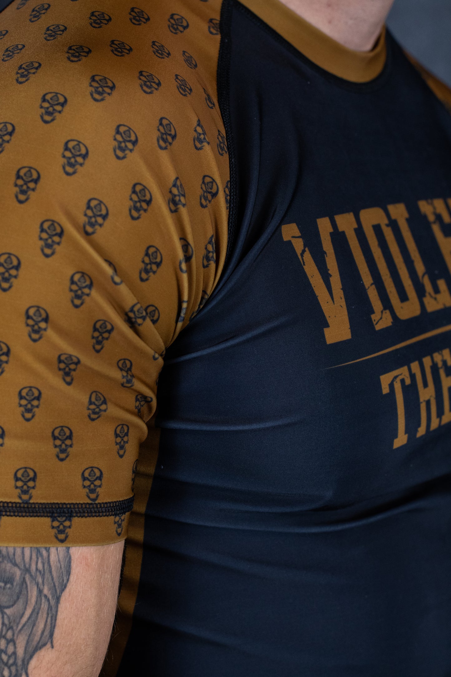 Essentials - Coyote Brown Rash Guard